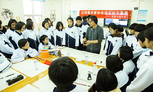 藝術(shù)之河潤校園 興隆臺區(qū)遼河美術(shù)家協(xié)會送文化進校園活動紀實